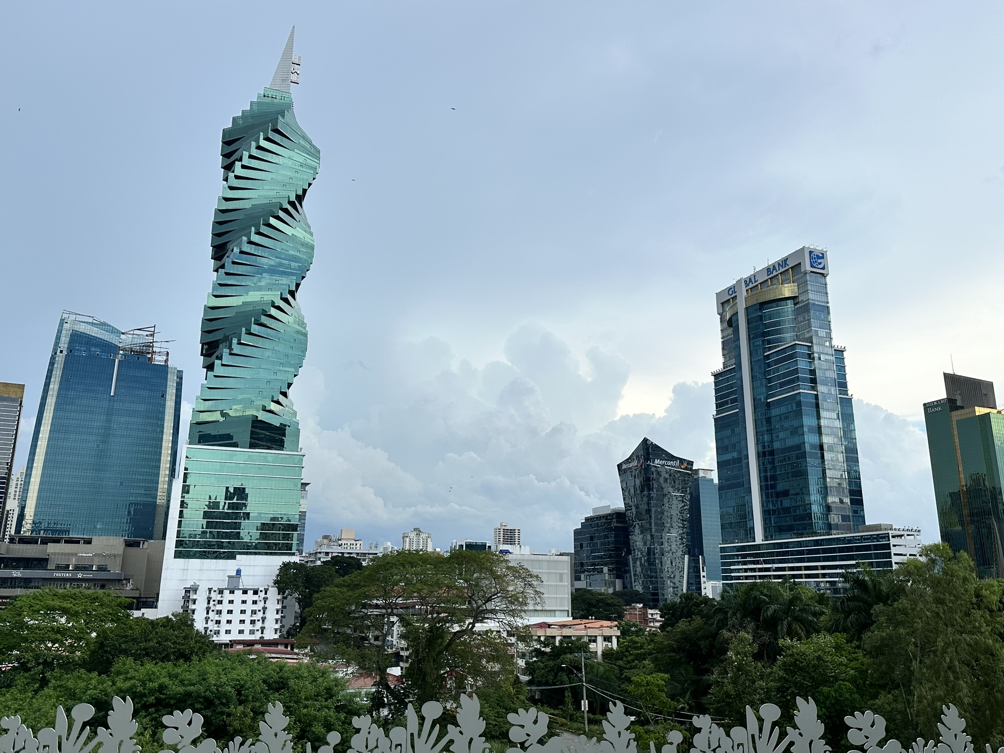 “六證合一”巴拿馬投資計劃：美元資產(chǎn)+第二稅籍+永久產(chǎn)權(quán)，一步到位